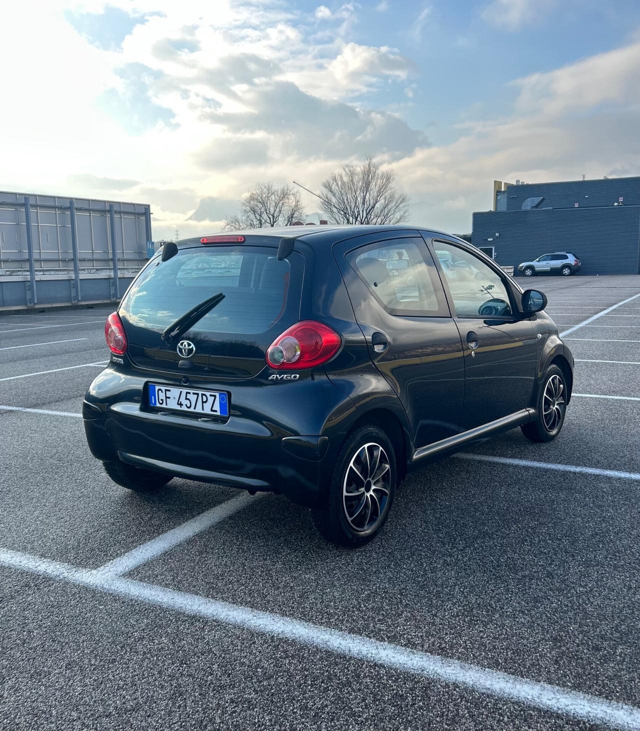 Toyota Aygo 1.0 12V VVT-i 5 porte Neopatentati