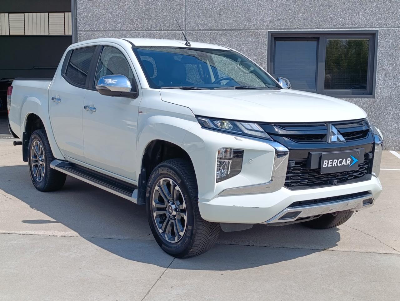 Mitsubishi L200 Double Cab L200 d.cab 2.3d Intense 4wd 150cv auto
