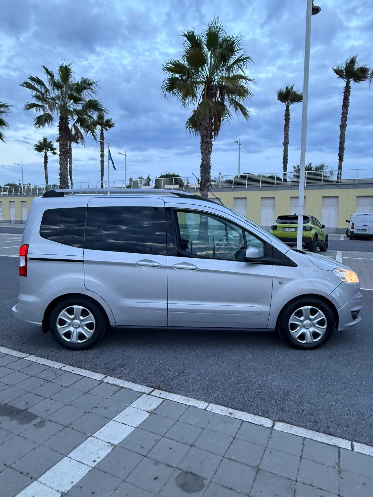 Ford Tourneo Courier 1.0 EcoBoost 100 CV Titanium