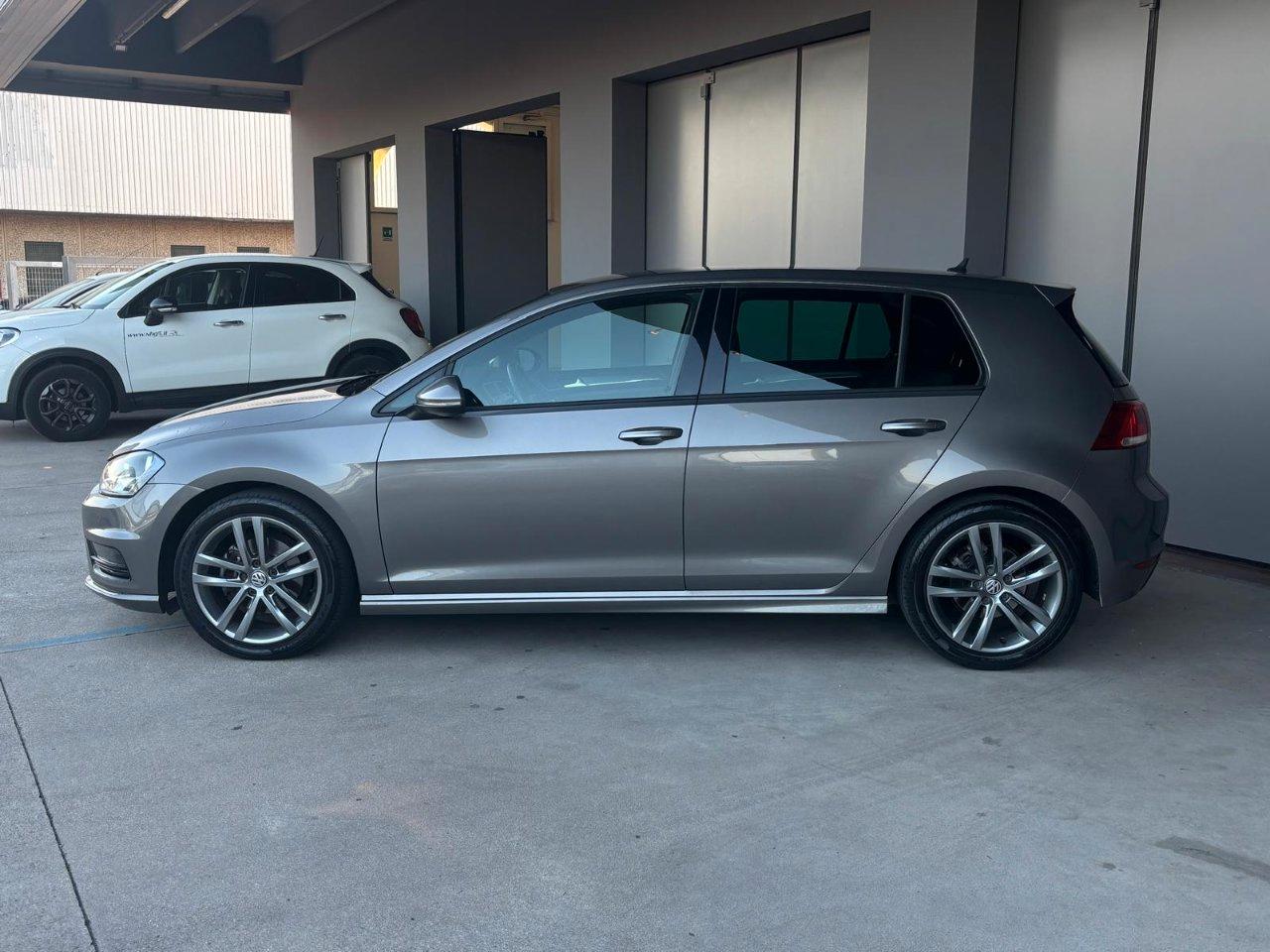 Volkswagen Golf 5 Porte Golf 5p 1.6 tdi Sport Edition 110cv R-Line