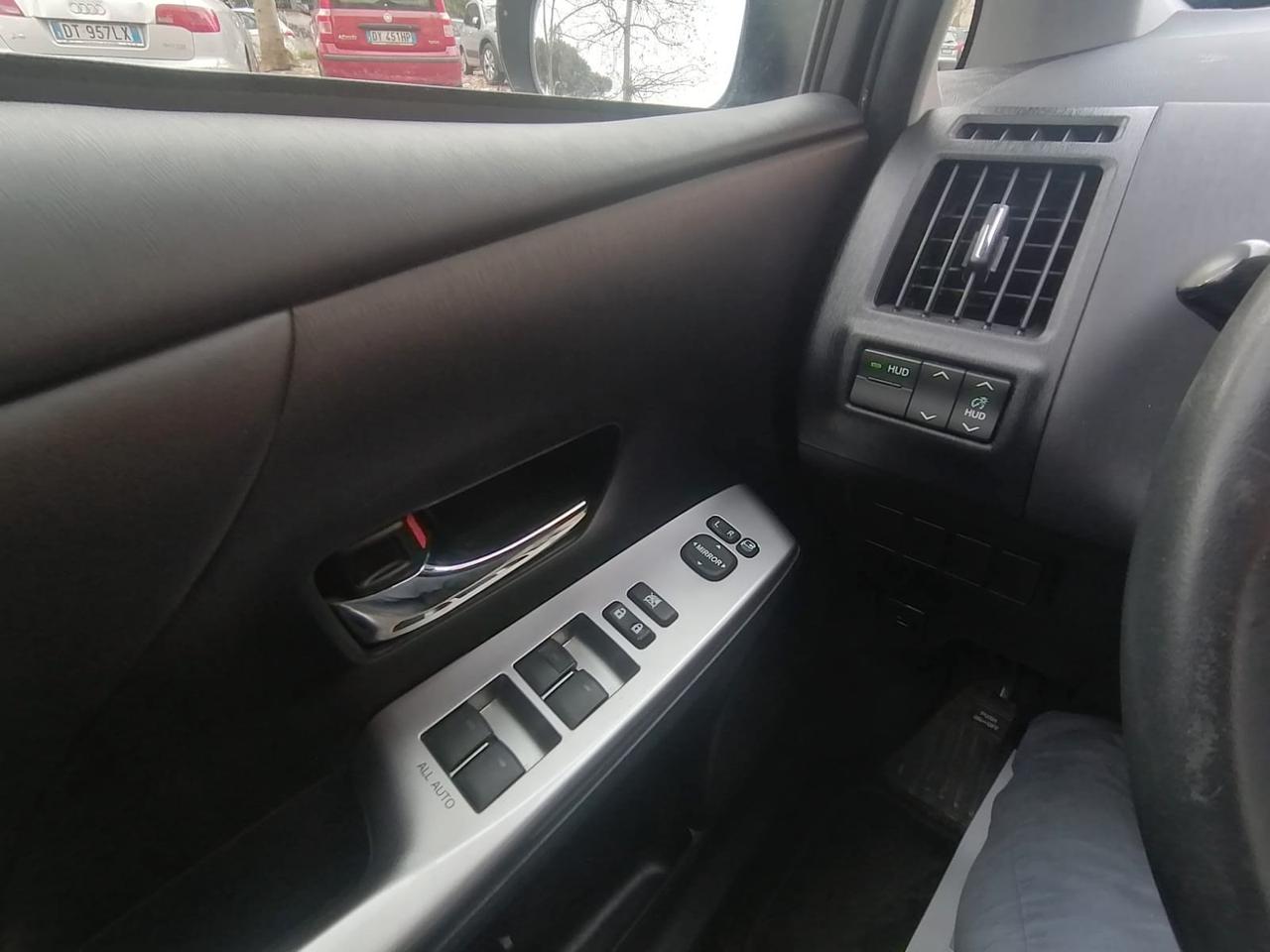 Toyota Prius + 1.8 Hybrid Lounge