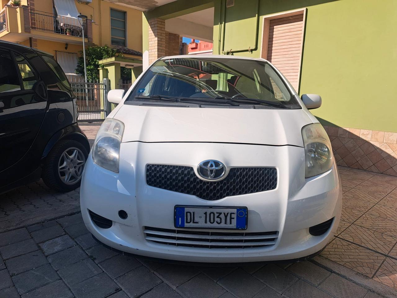Toyota Yaris 1.0 5 porte
