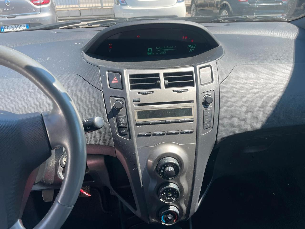 Toyota Yaris 1.0 5 porte