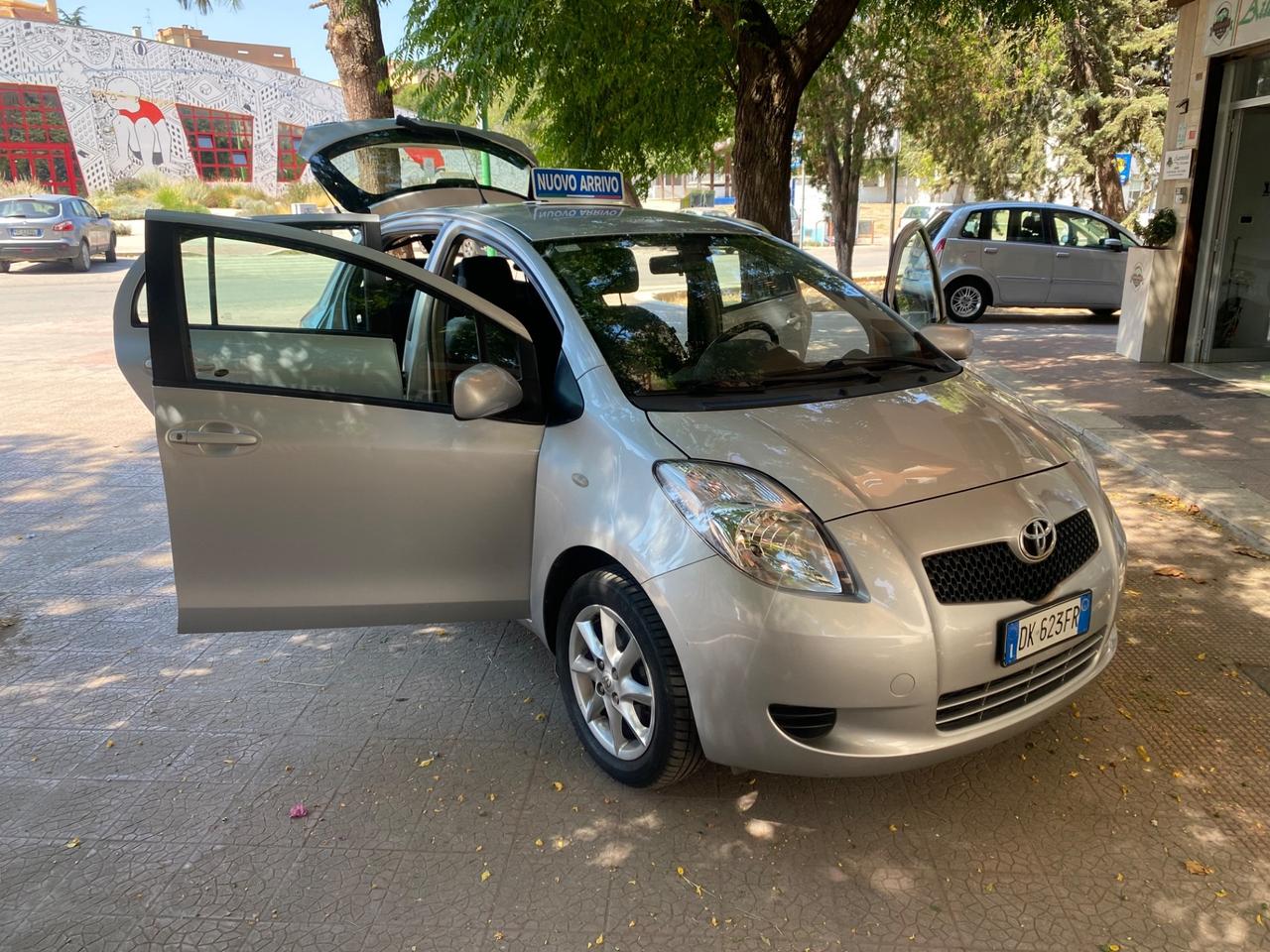 Toyota Yaris 1.0 5 porte