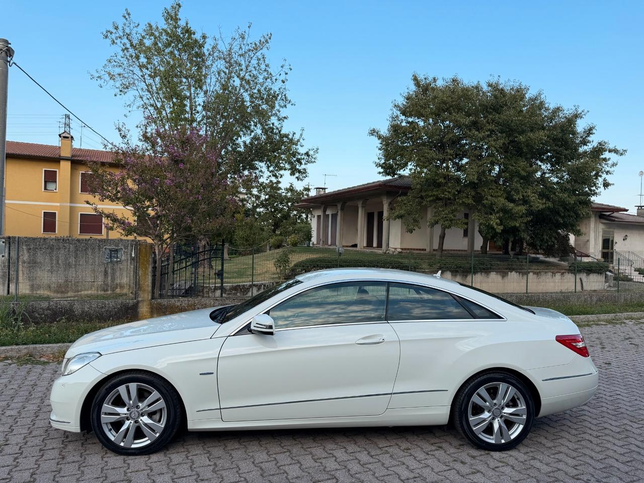 Mercedes E 220 CDI Coupé BlueEFFICIENCY