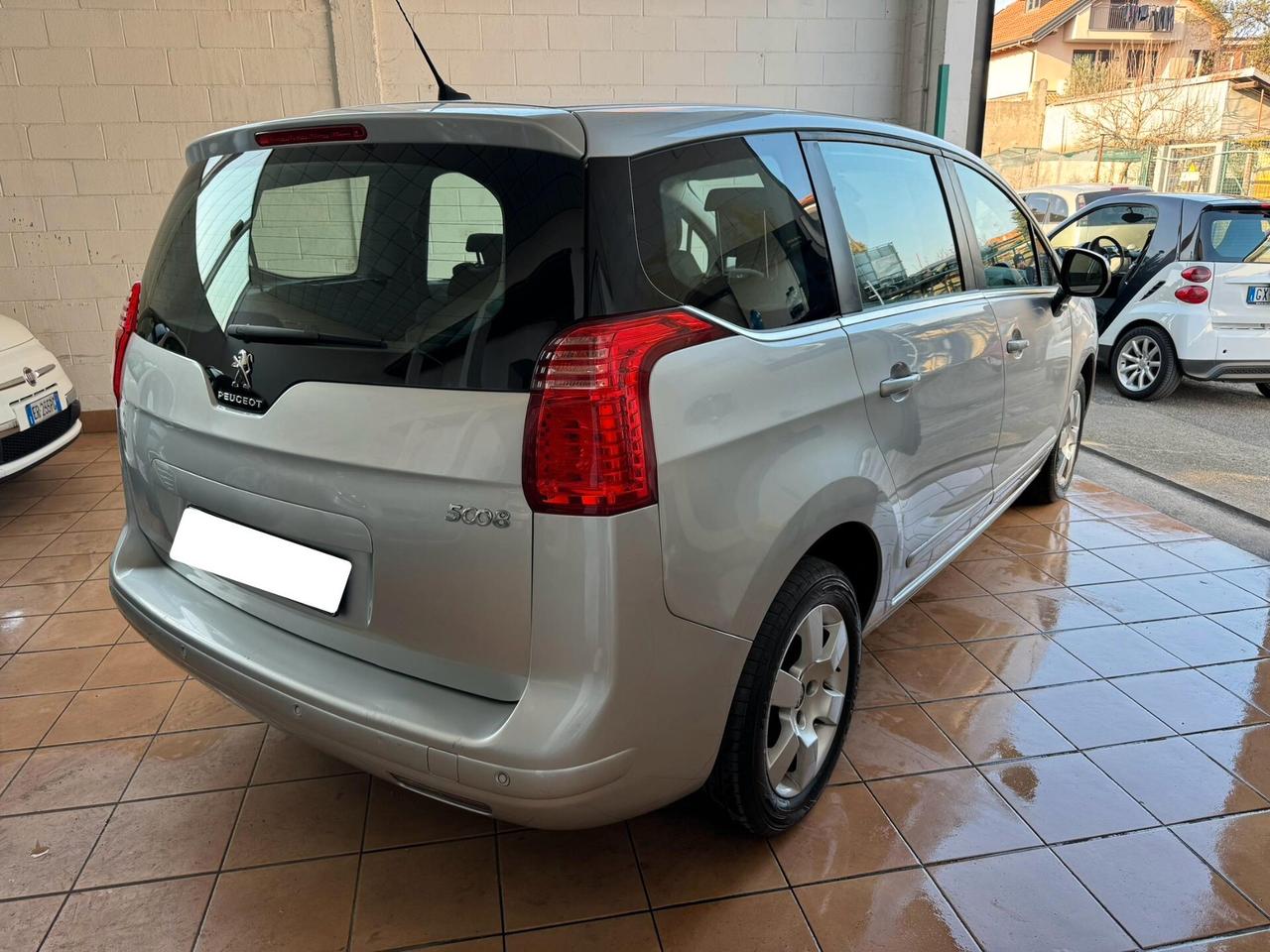 Peugeot 5008 1.6 hdi 8v Business 115cv, 7 posti.