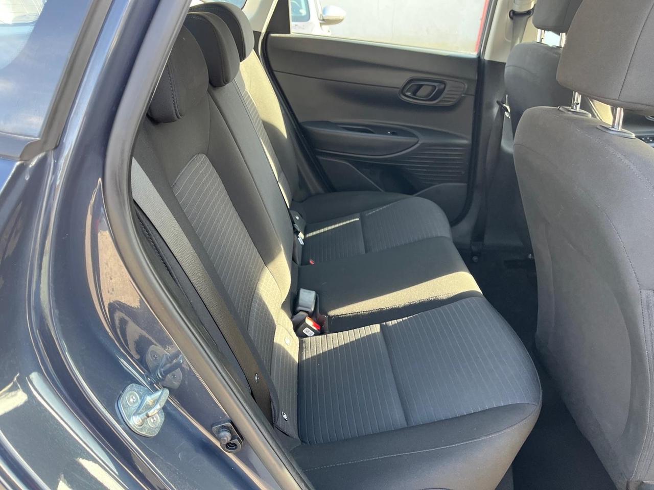 Hyundai i20-1.2 benz-full-2023