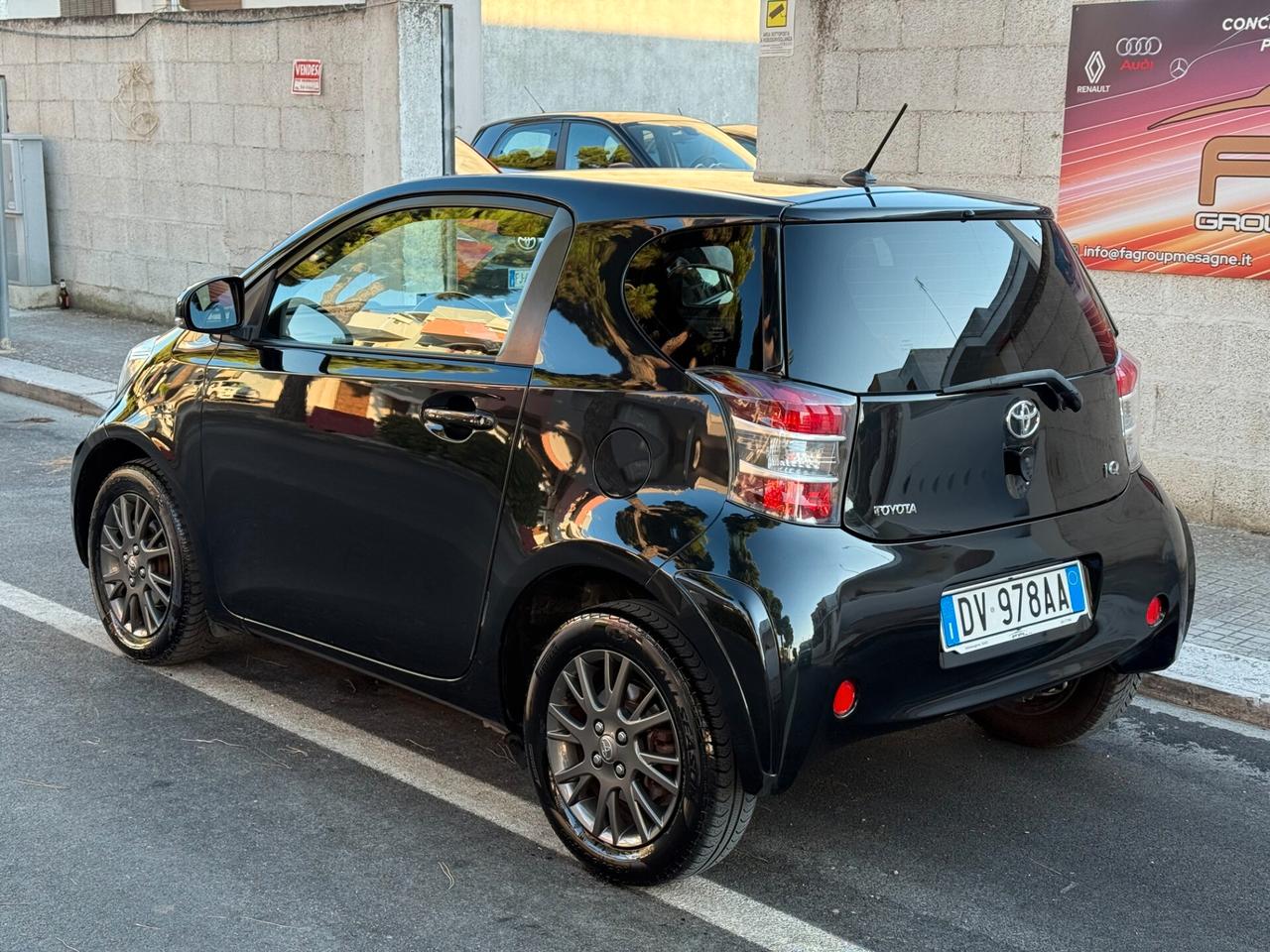 Toyota iQ 1.0 68CV Automatic *NAVI - 2009