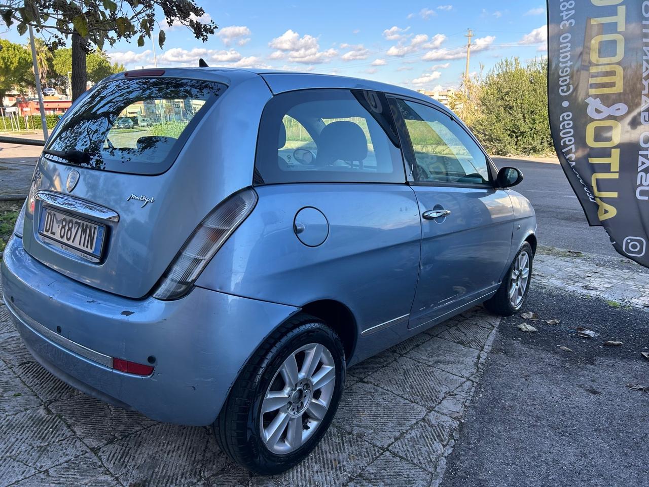 Lancia Ypsilon 1.3 MJT 75 CV Argento