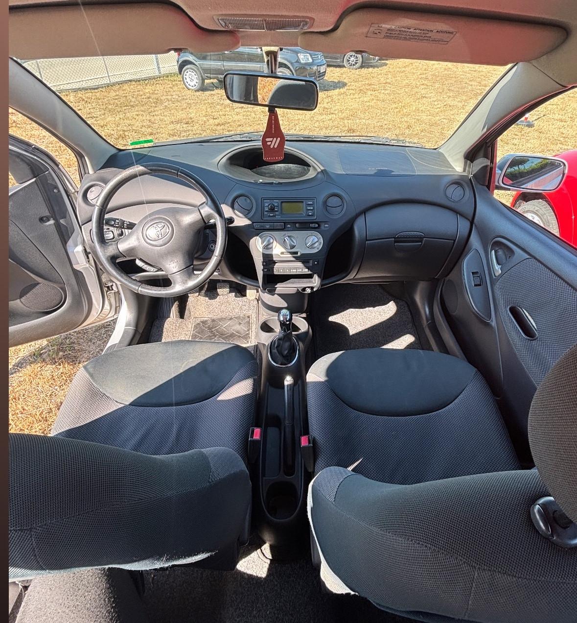 Toyota Yaris 1.3i 16V cat 5 porte Sol