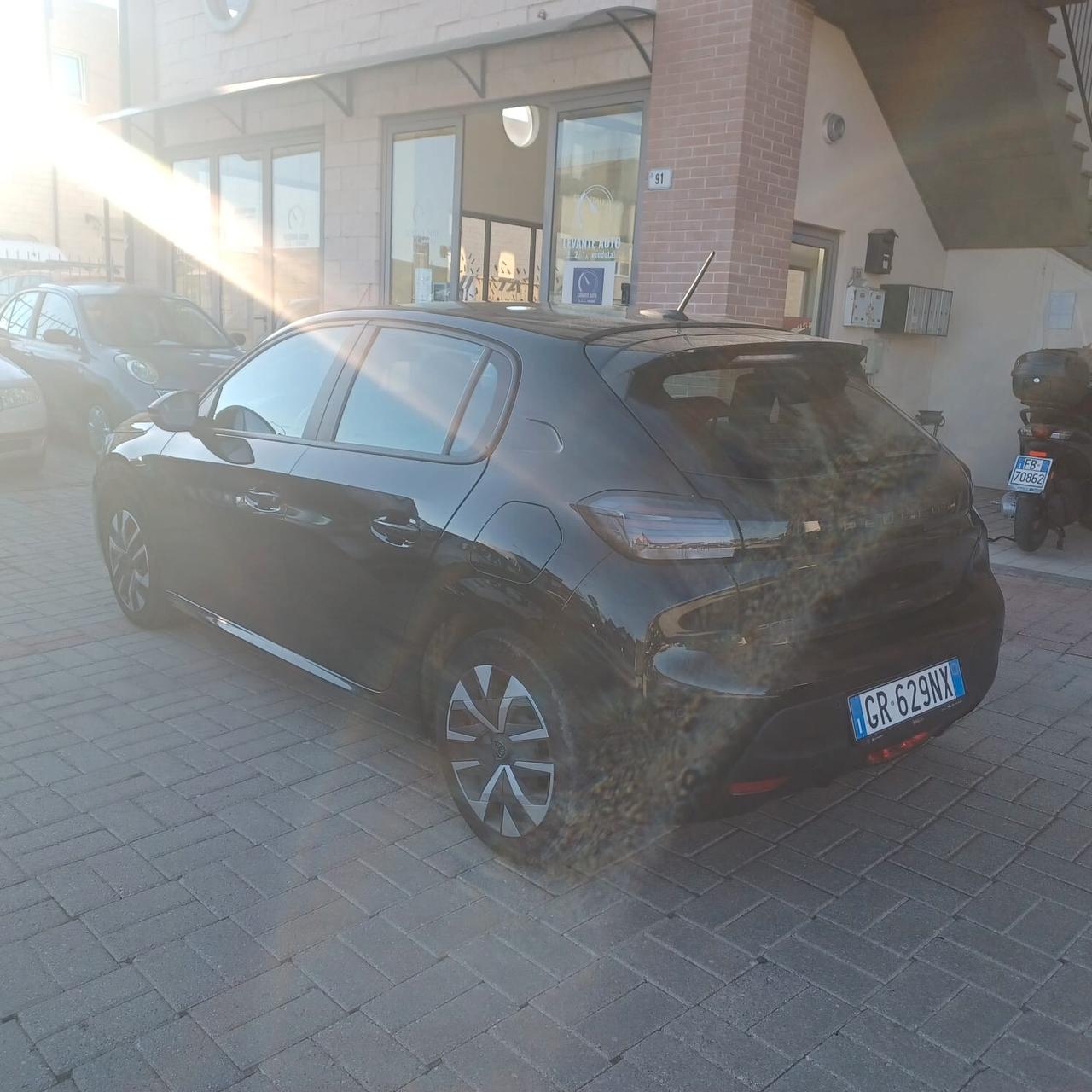 52778km COME NUOVA PEUGEOT 208 .12 NEOPATENTATI
