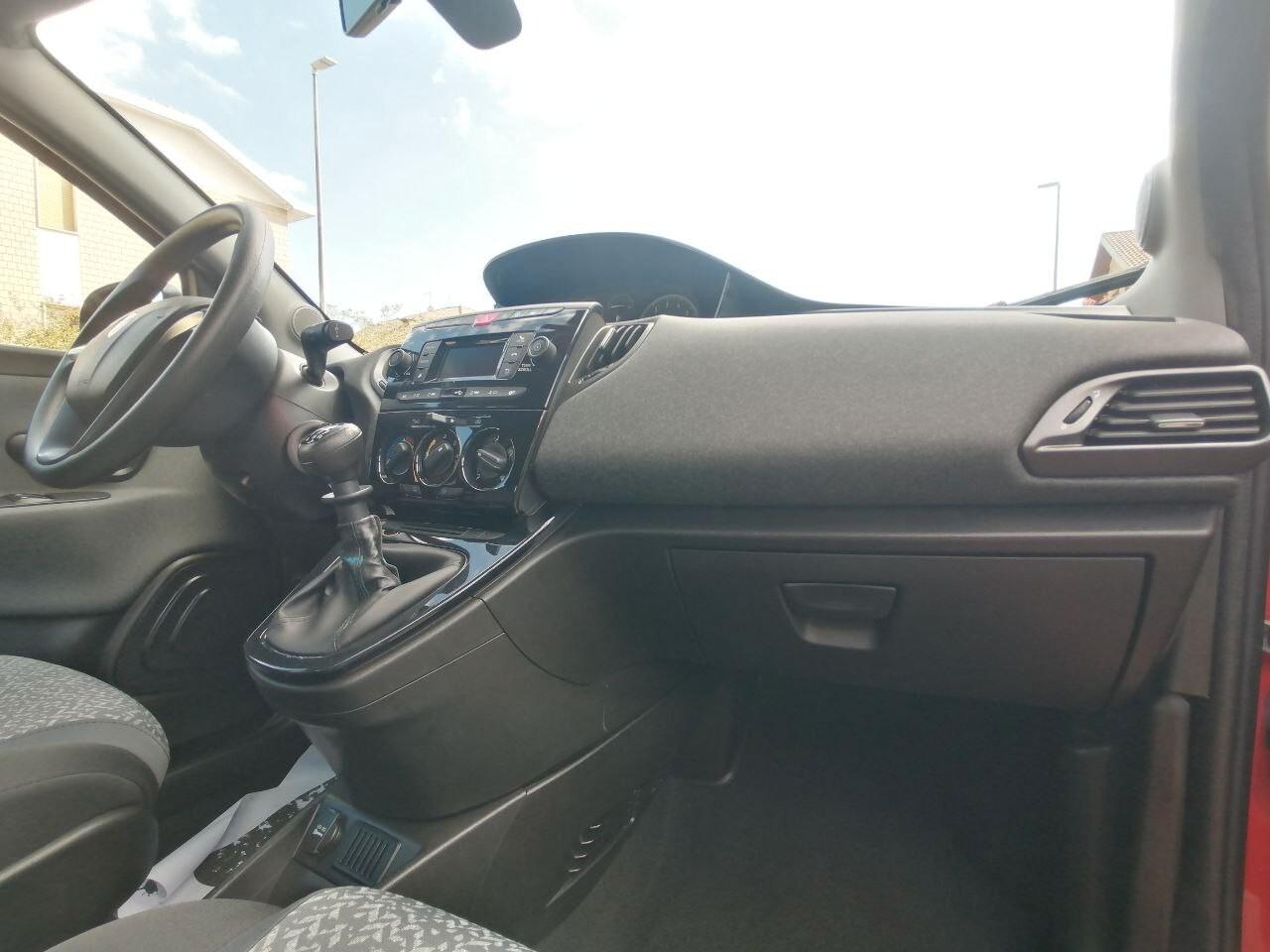 Lancia Ypsilon 1.0 FireFly 5 porte S&S Hybrid Ecochic