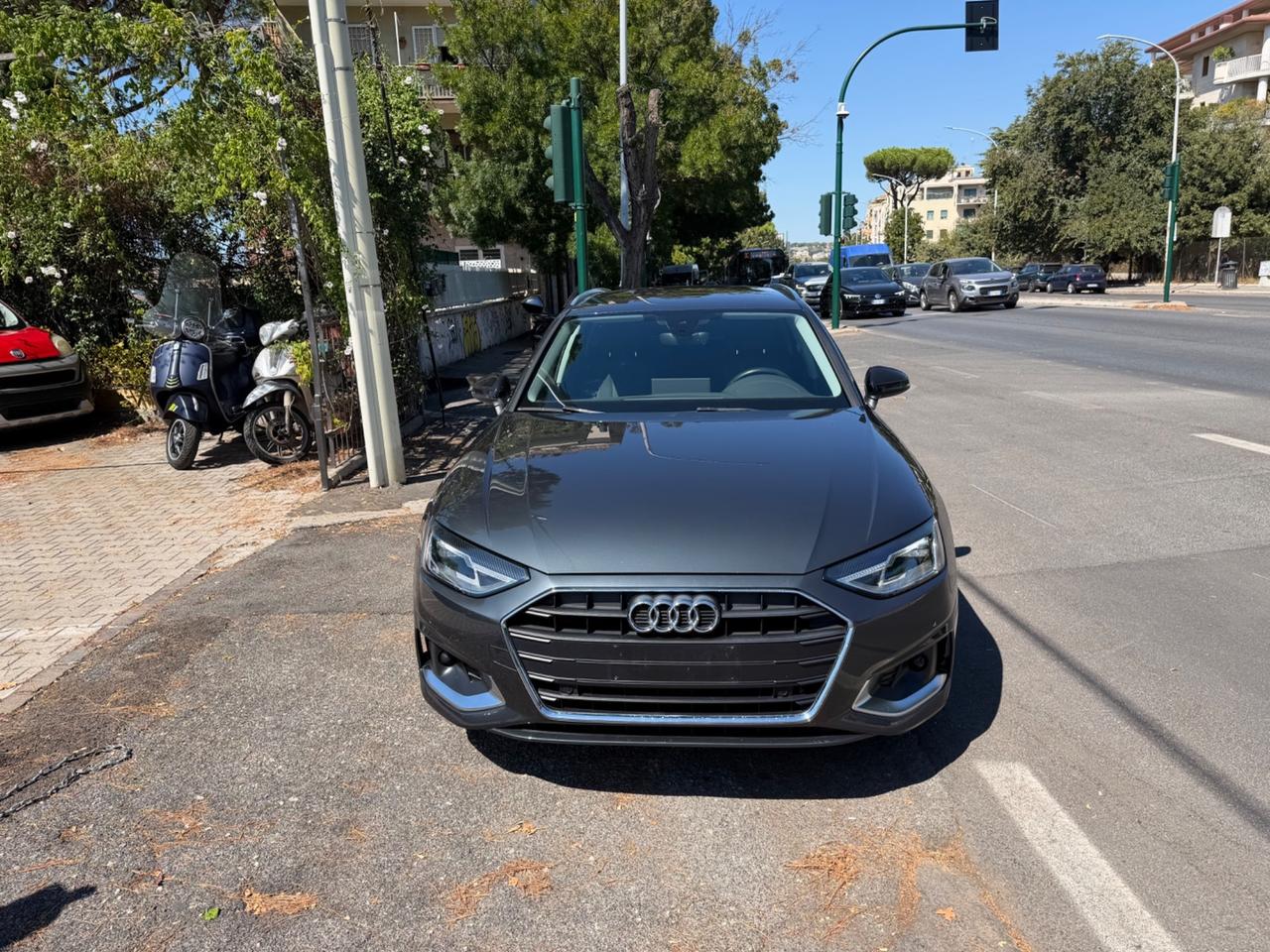 Audi A4 Avant 35 TDI S tronic Business Advanced PDC