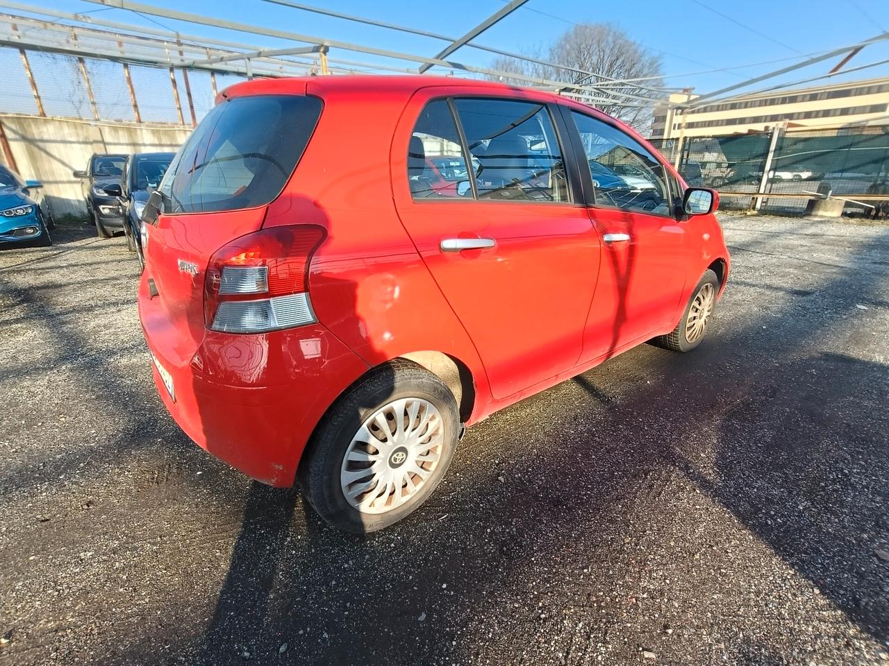 Toyota Yaris 1.0 5 porte
