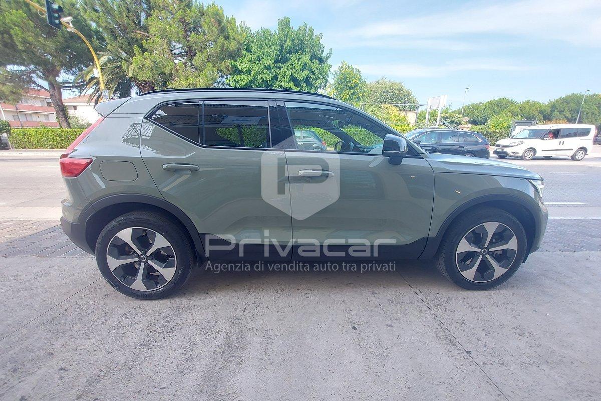 VOLVO XC40 B3 automatico Ultra Dark