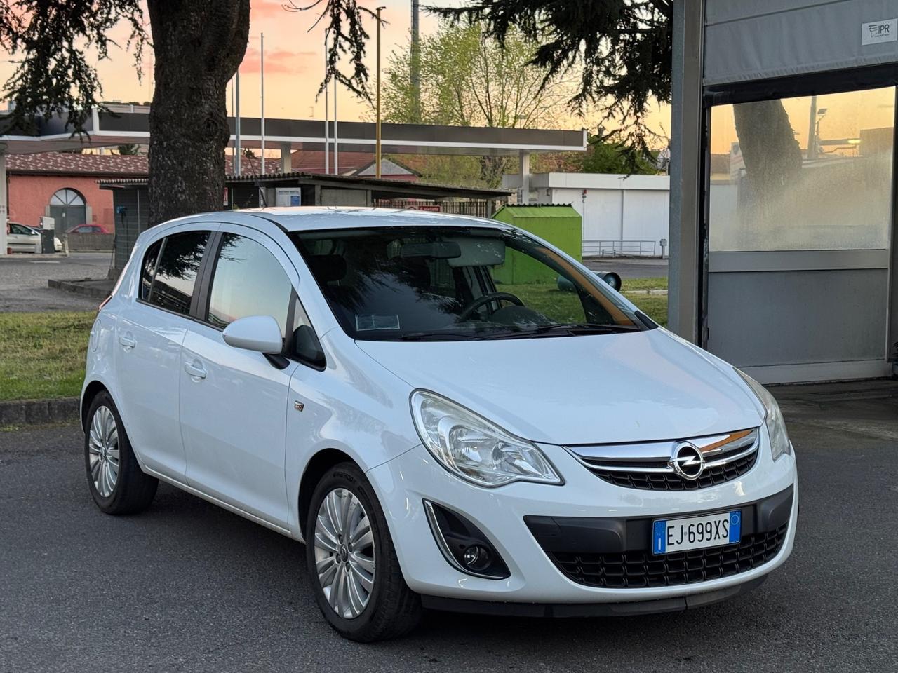 Opel Corsa 1.2 5 porte Cosmo