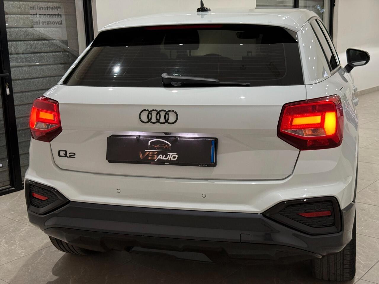 Audi Q2 30 TDI S tronic Identity Black