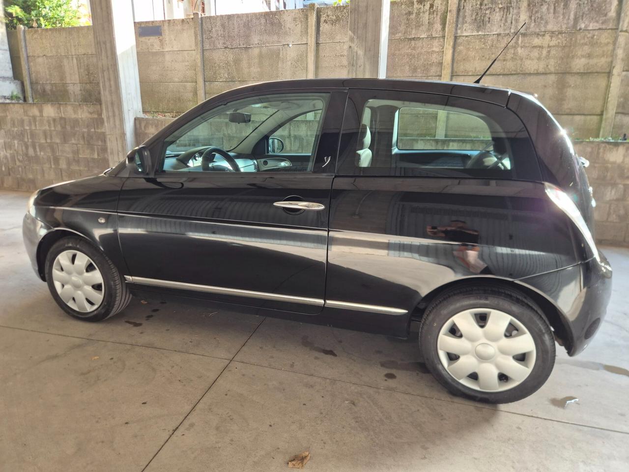 Lancia Ypsilon 1.2 69 CV Platinum euro 5 neo patentati