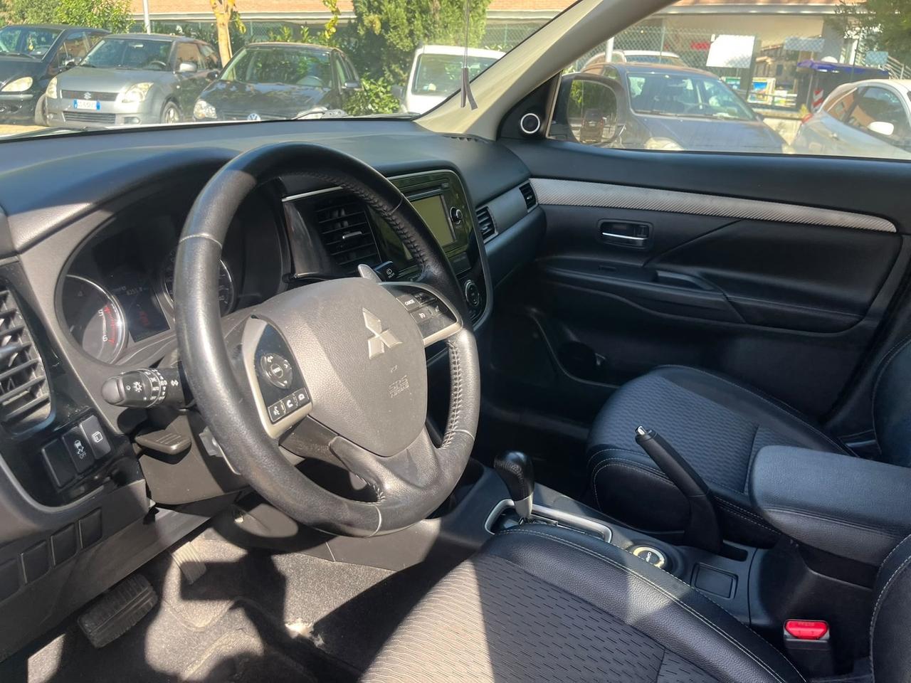Mitsubishi Outlander 2.2 Diesel // 4X4 // 7 Posti