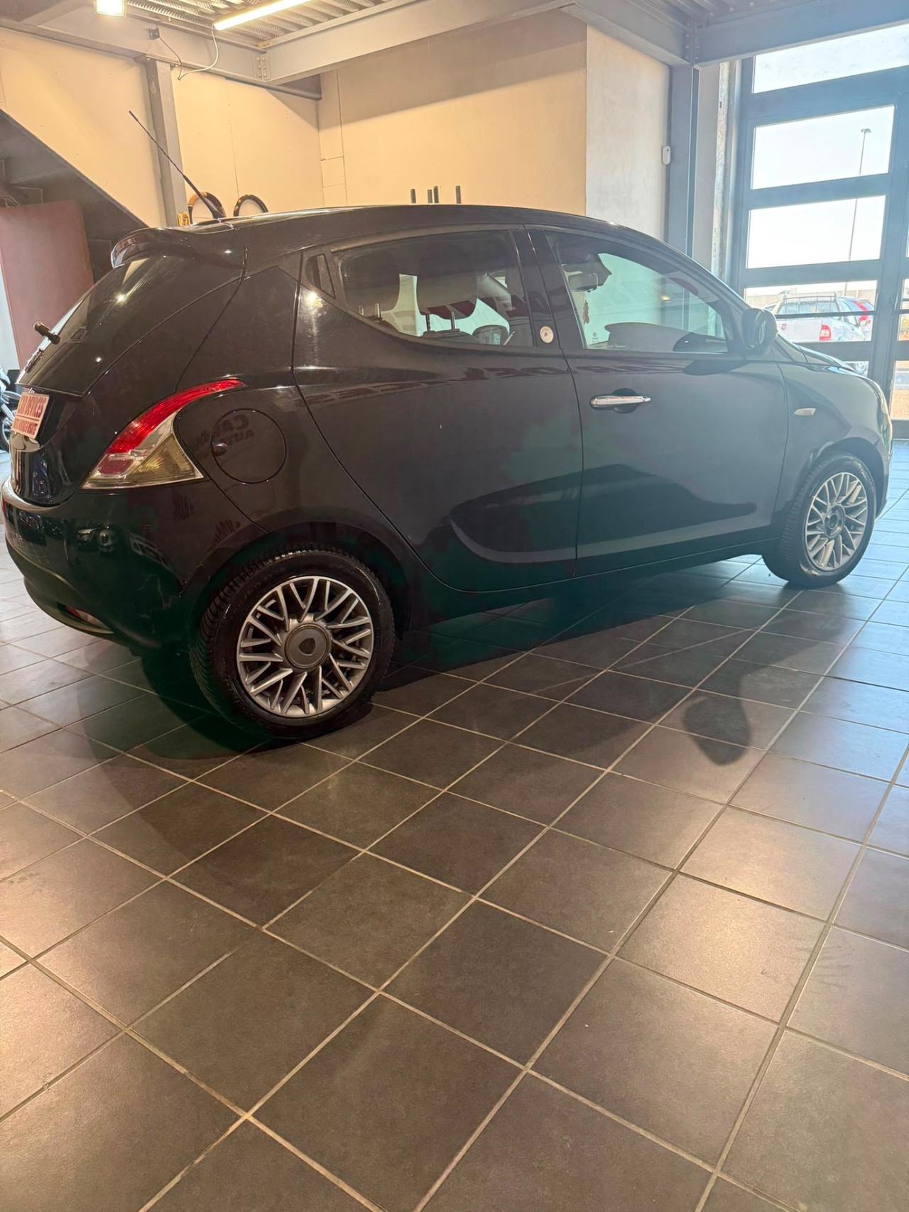 Lancia Ypsilon 1.2 -GPL -NEOPATENTATI -UNICO PROPRIETARIO