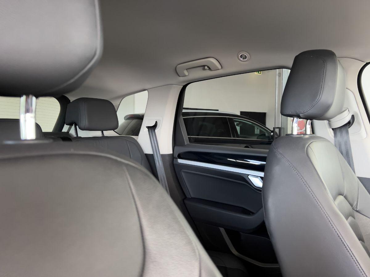 VOLKSWAGEN - Touareg - 3.0 TDI Black Style