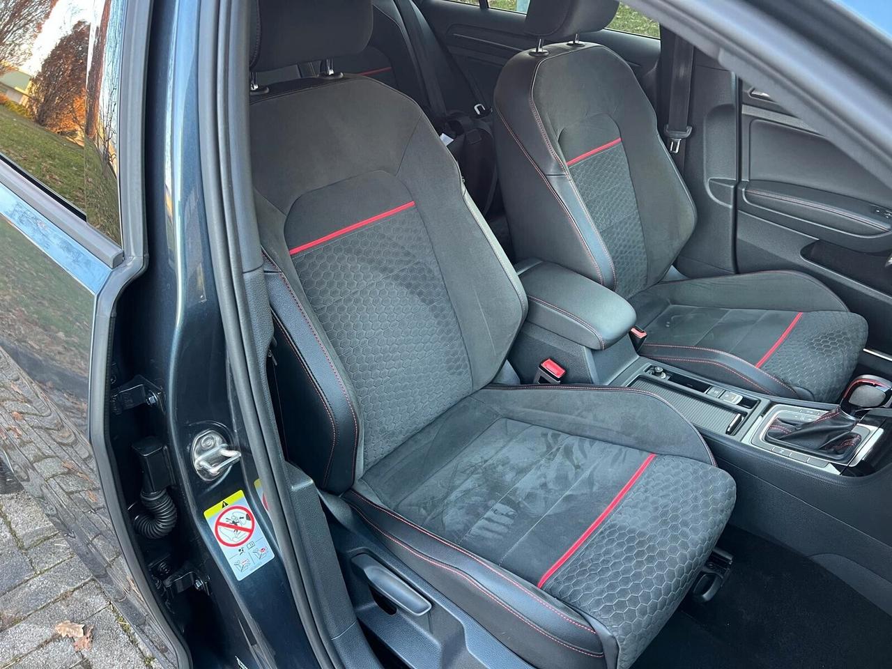 Volkswagen Golf GTI Performance 2.0 245 CV TSI DSG 5p.