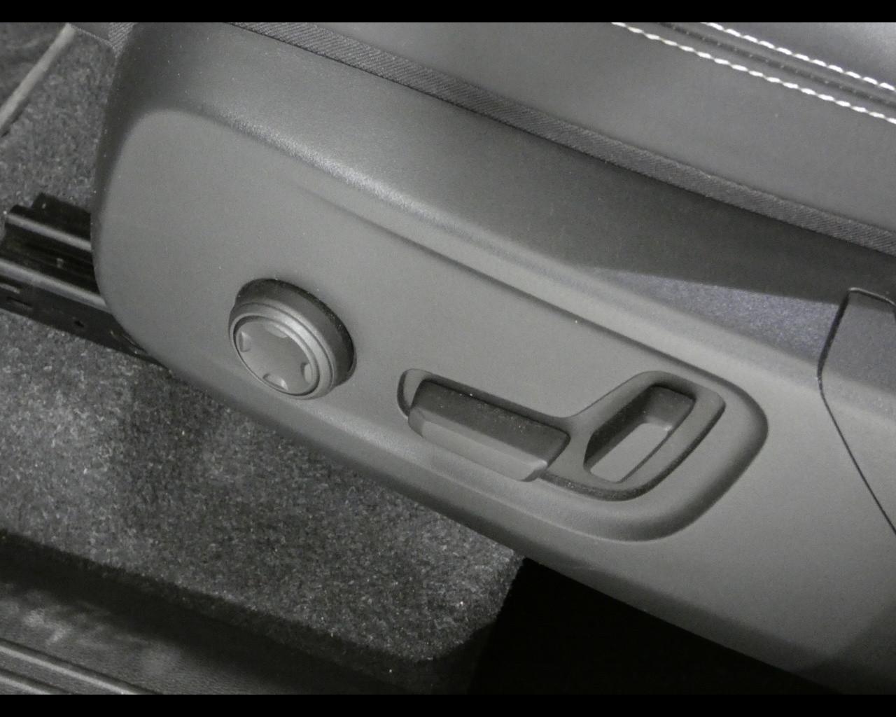 VOLVO XC40 (2017-->) - XC40 B4 AWD automatico Ultimate Bright