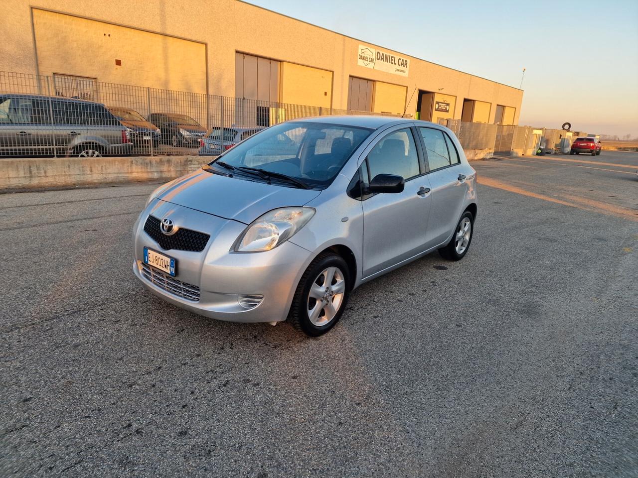 Toyota Yaris 1.0 5 porte