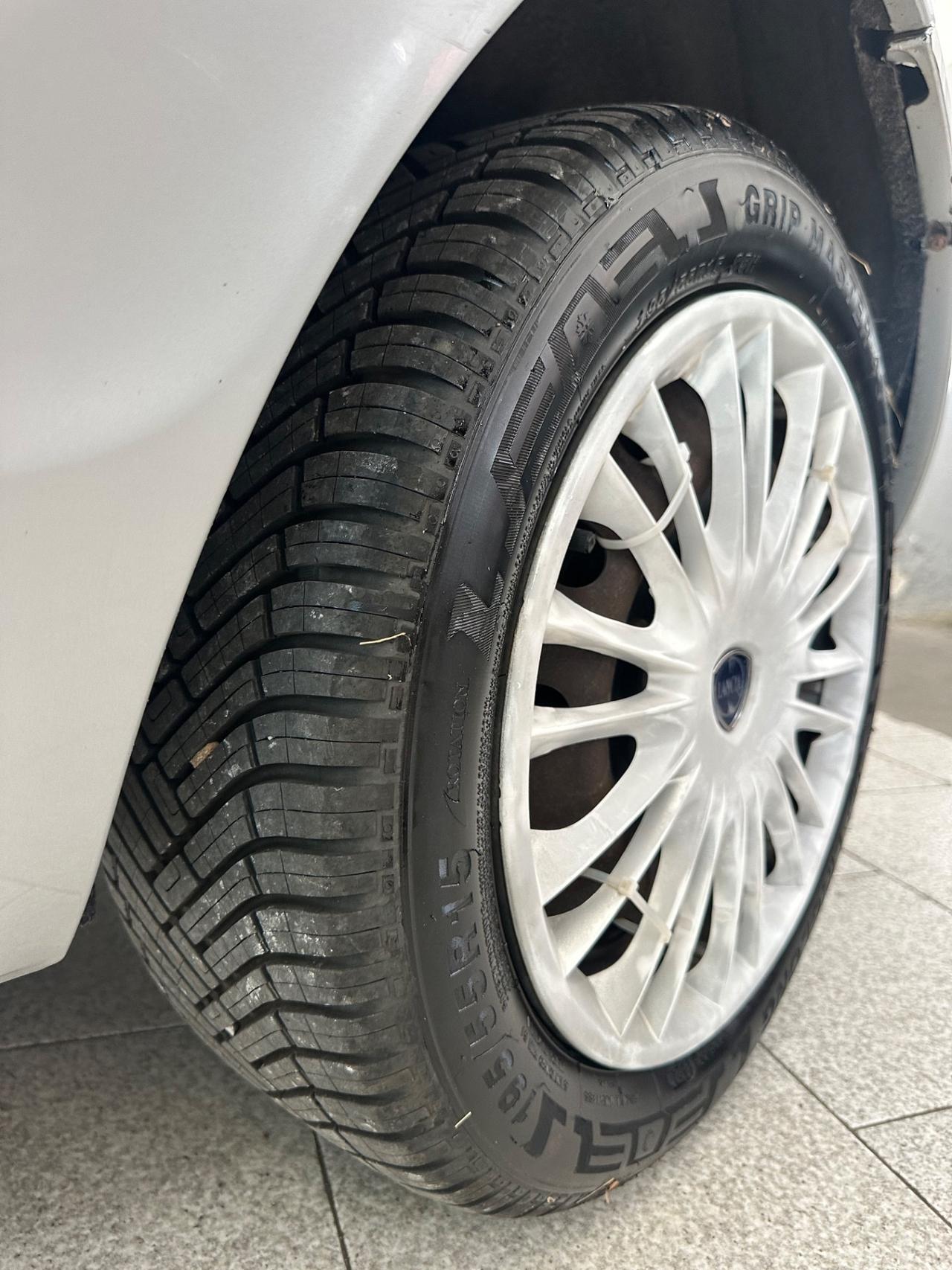 Lancia Ypsilon 1.2 Versus