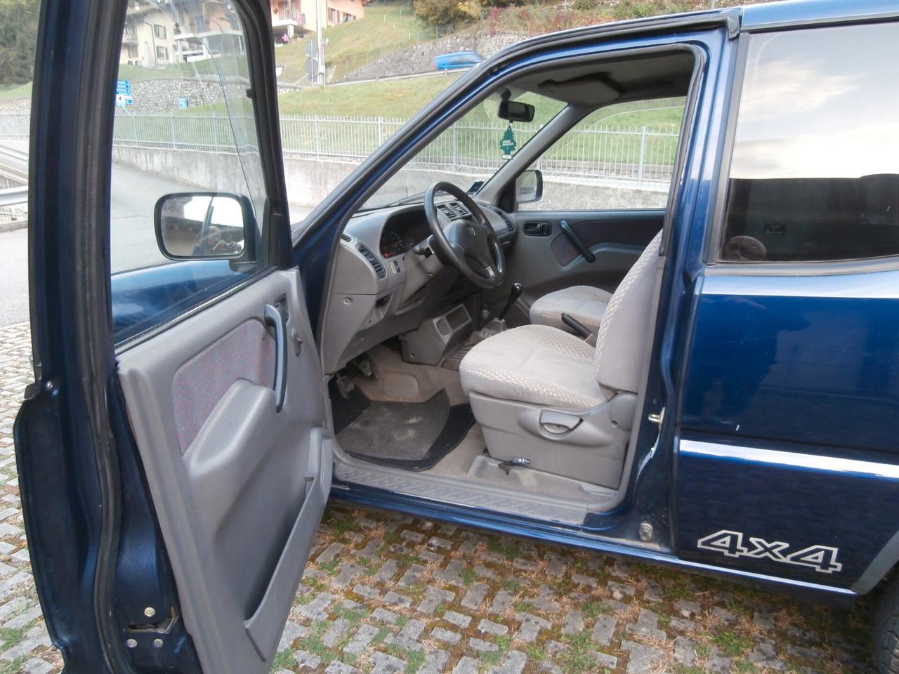 Nissan Terrano II 2.7 Autocarro 3 porte Leggi testo