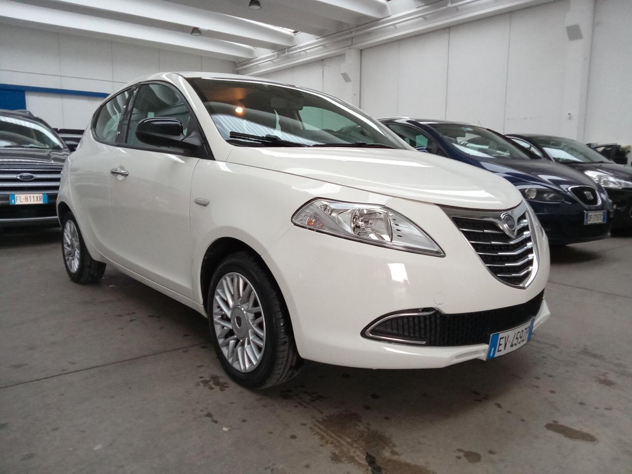 Lancia Ypsilon 1.2 69 CV . Neopatentati