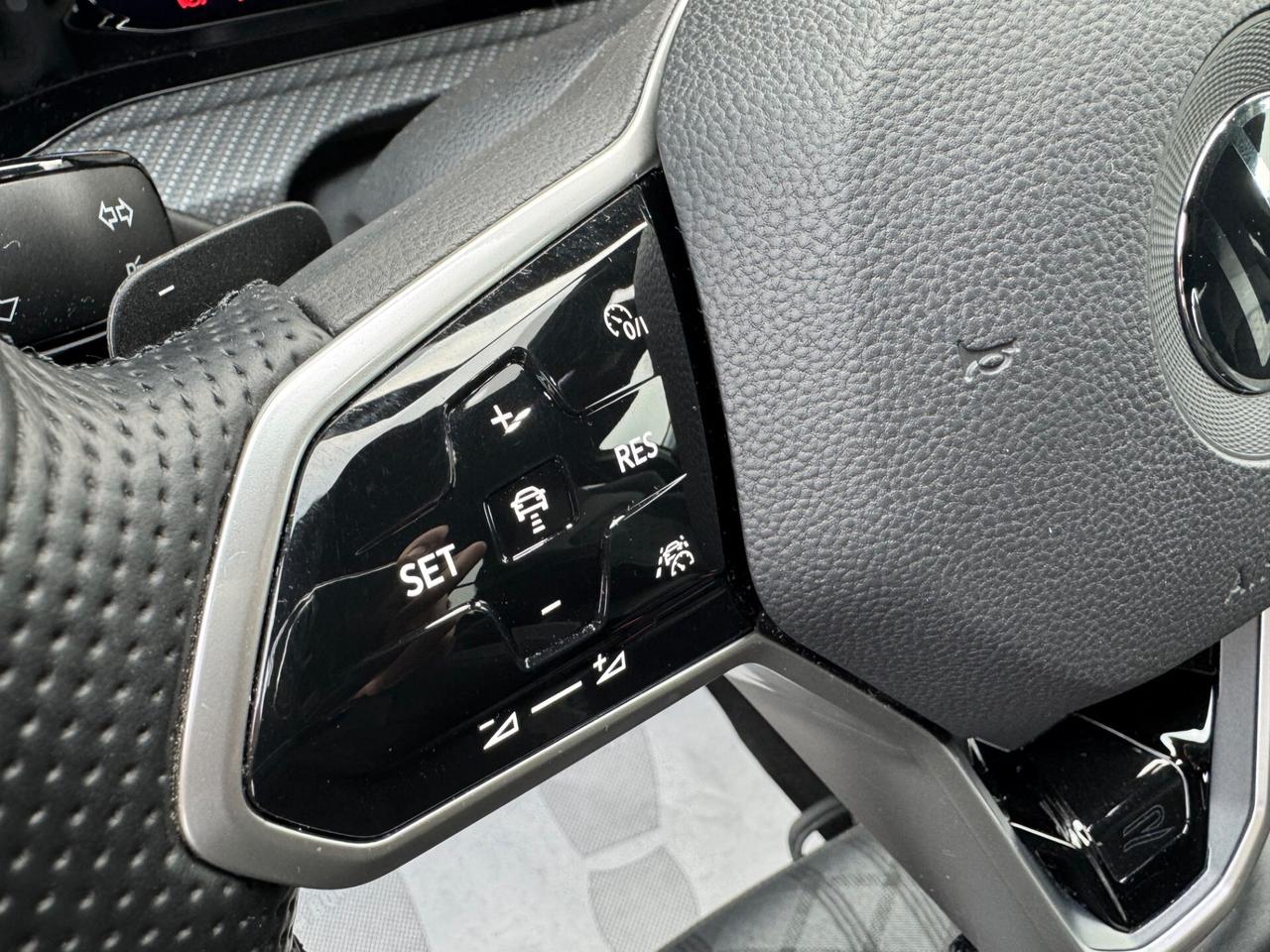 Volkswagen Golf 1.5 etsi evo R-Line 150cv dsg / NO VINCOLI