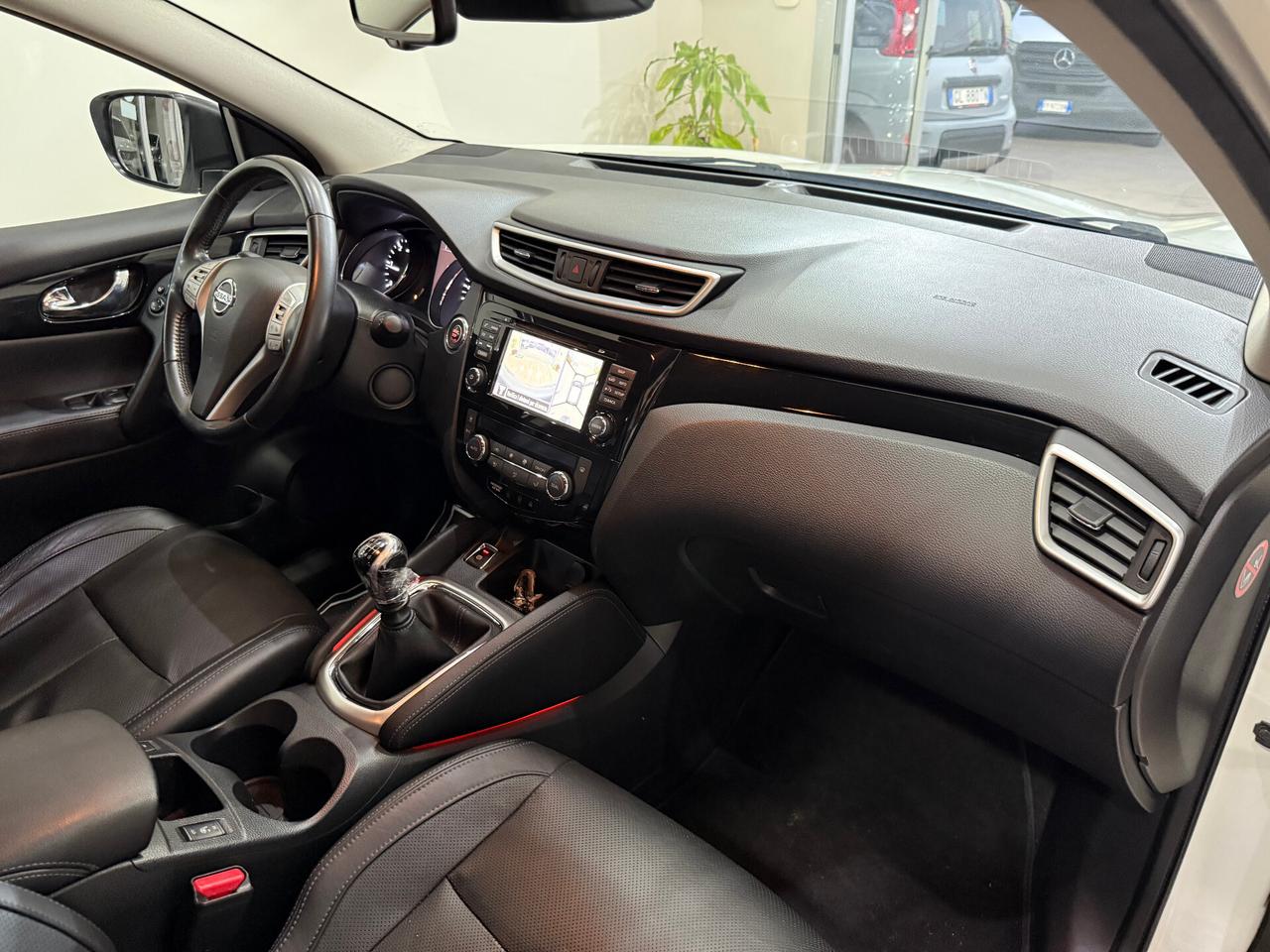 Nissan Qashqai 1.6 dCi 2WD Tekna *full optional *