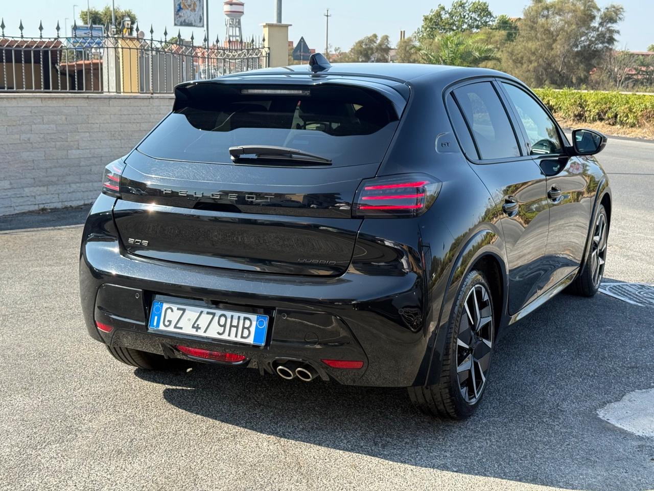 Peugeot 208 Hybrid 145 e-DCS6 GT Nero Perla