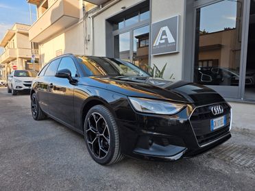 Audi A4 Avant 30 TDI/136 CV S tronic Business+Cerchi 18+Fari Led..