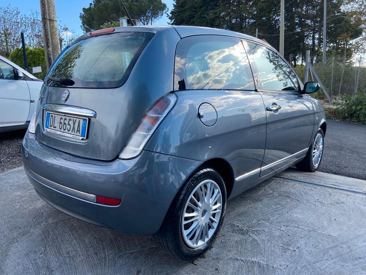 Lancia Ypsilon