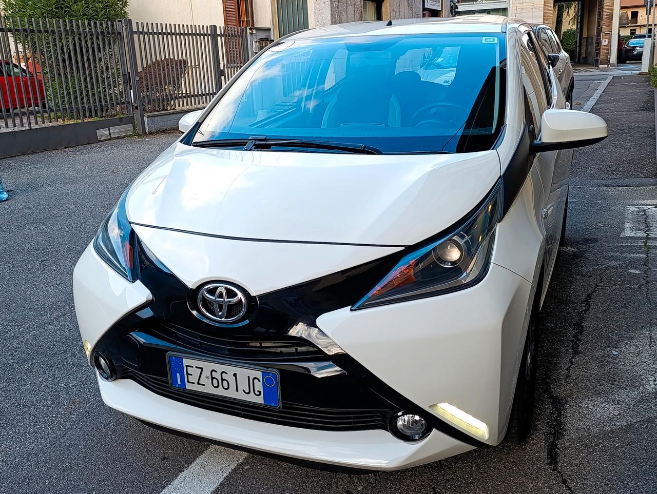 Toyota Aygo 1.0 VVT-i 69 CV 5 porte Navi Telecamera FULL