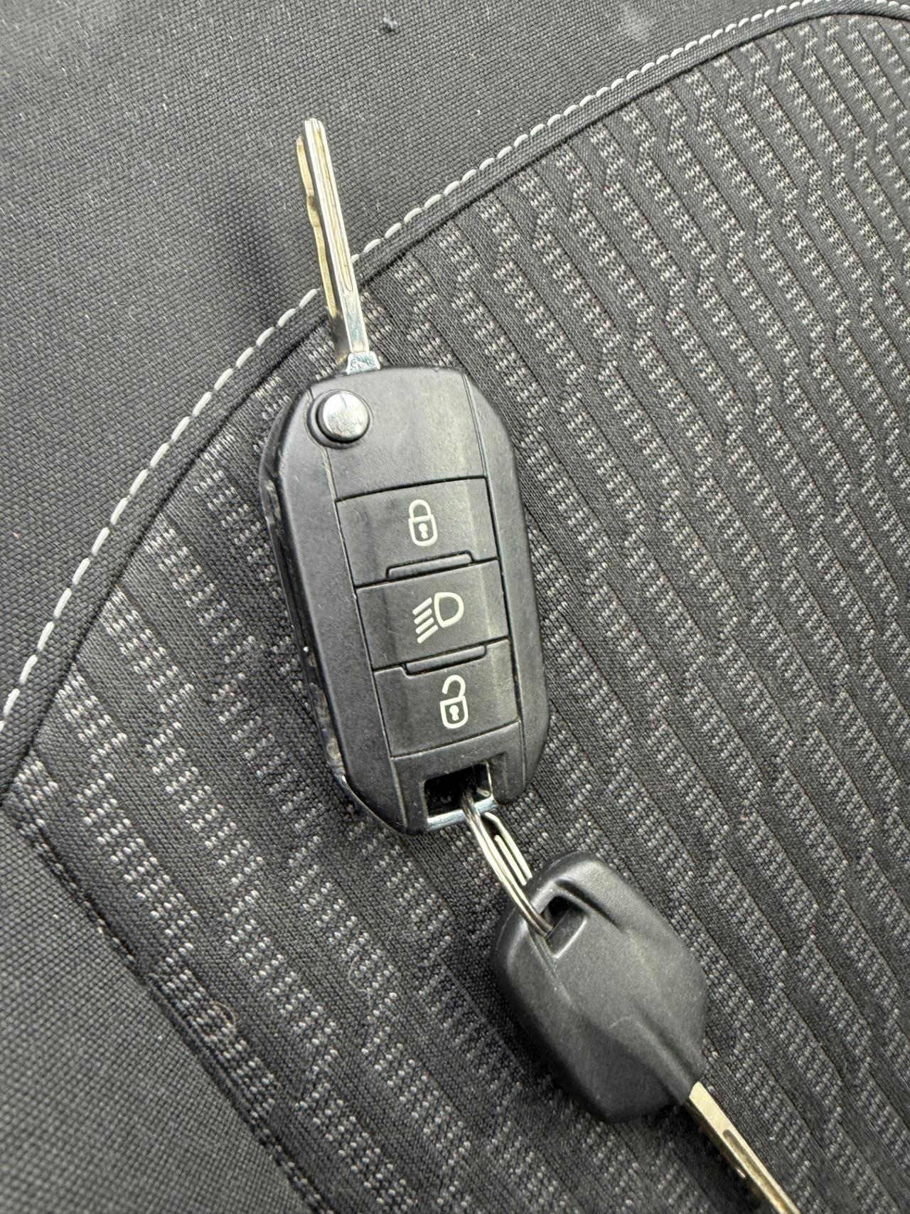 Peugeot 208 PureTech 82 5 porte Active PASSAGGIO INCLUSO