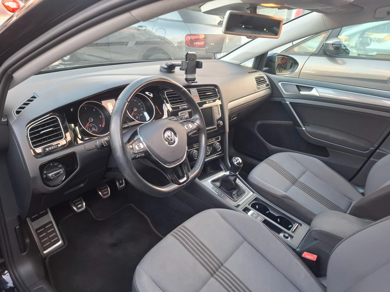 Volkswagen Golf - 1.6 TDI Tetto panoramico / Navigatore / Cruise control