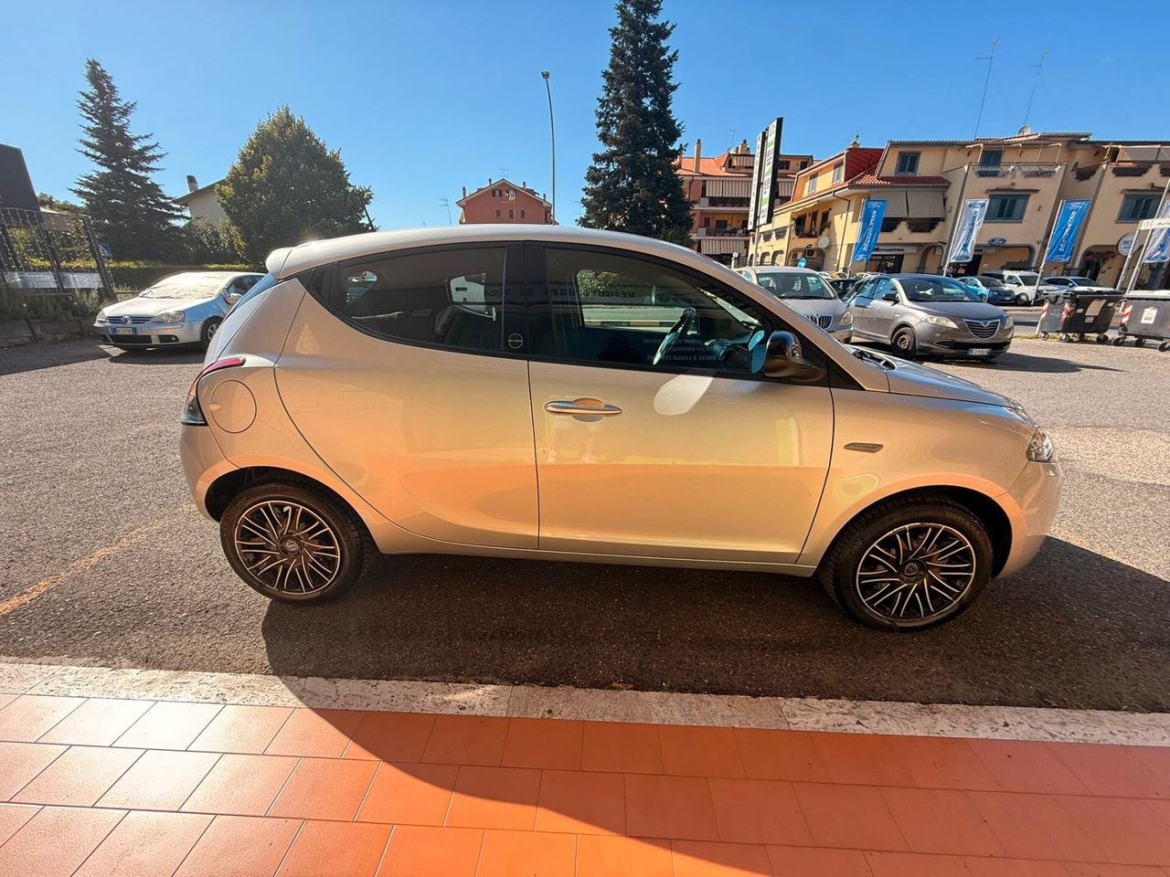 Lancia Ypsilon 1.0 FireFly 5 porte S&S Hybrid Ecochic Gold
