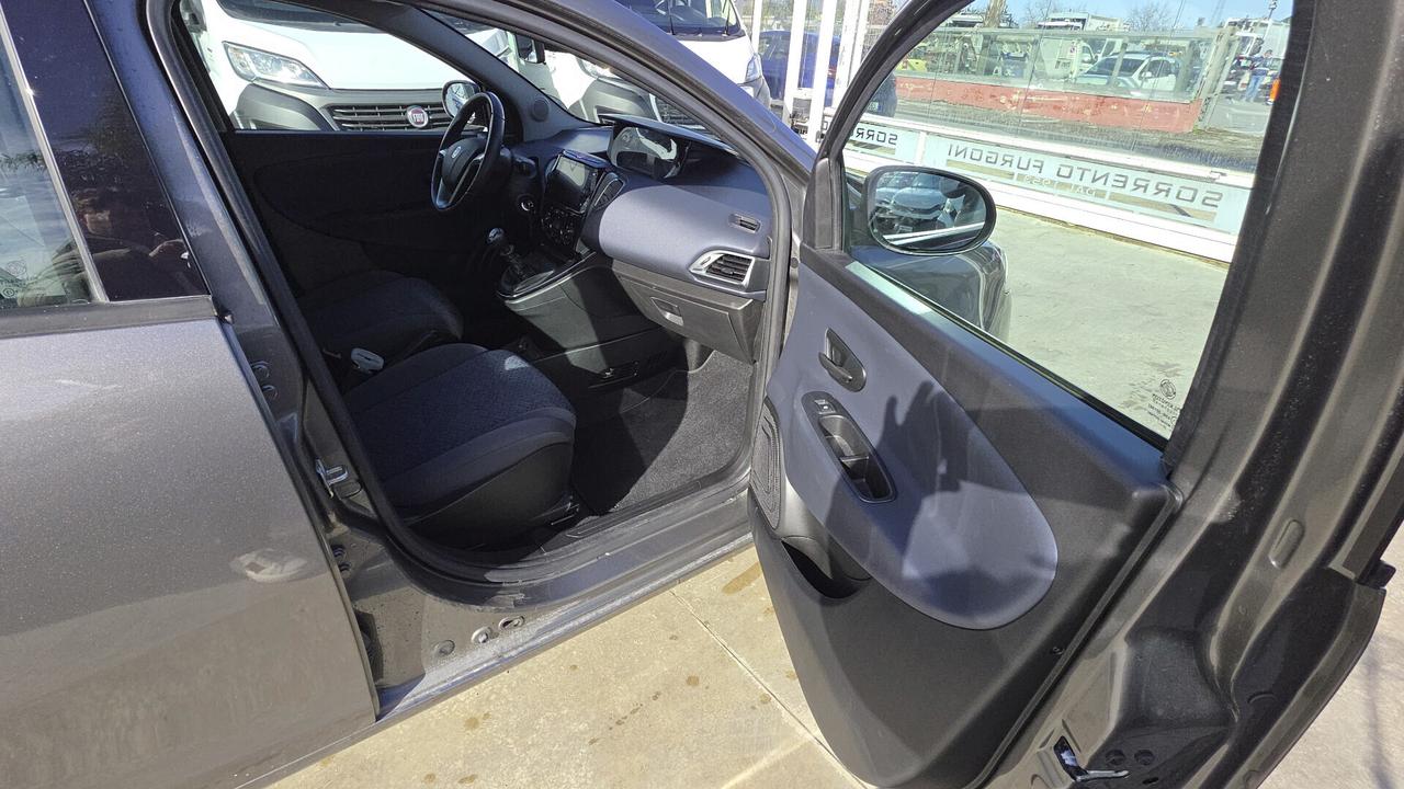 Lancia Ypsilon 1.0 FireFly 5 porte S&S Hybrid Gold Plus