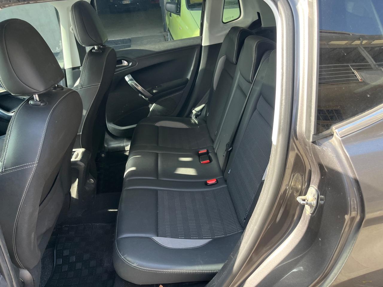 Peugeot 2008 BlueHDi 120 S&S Allure 2016