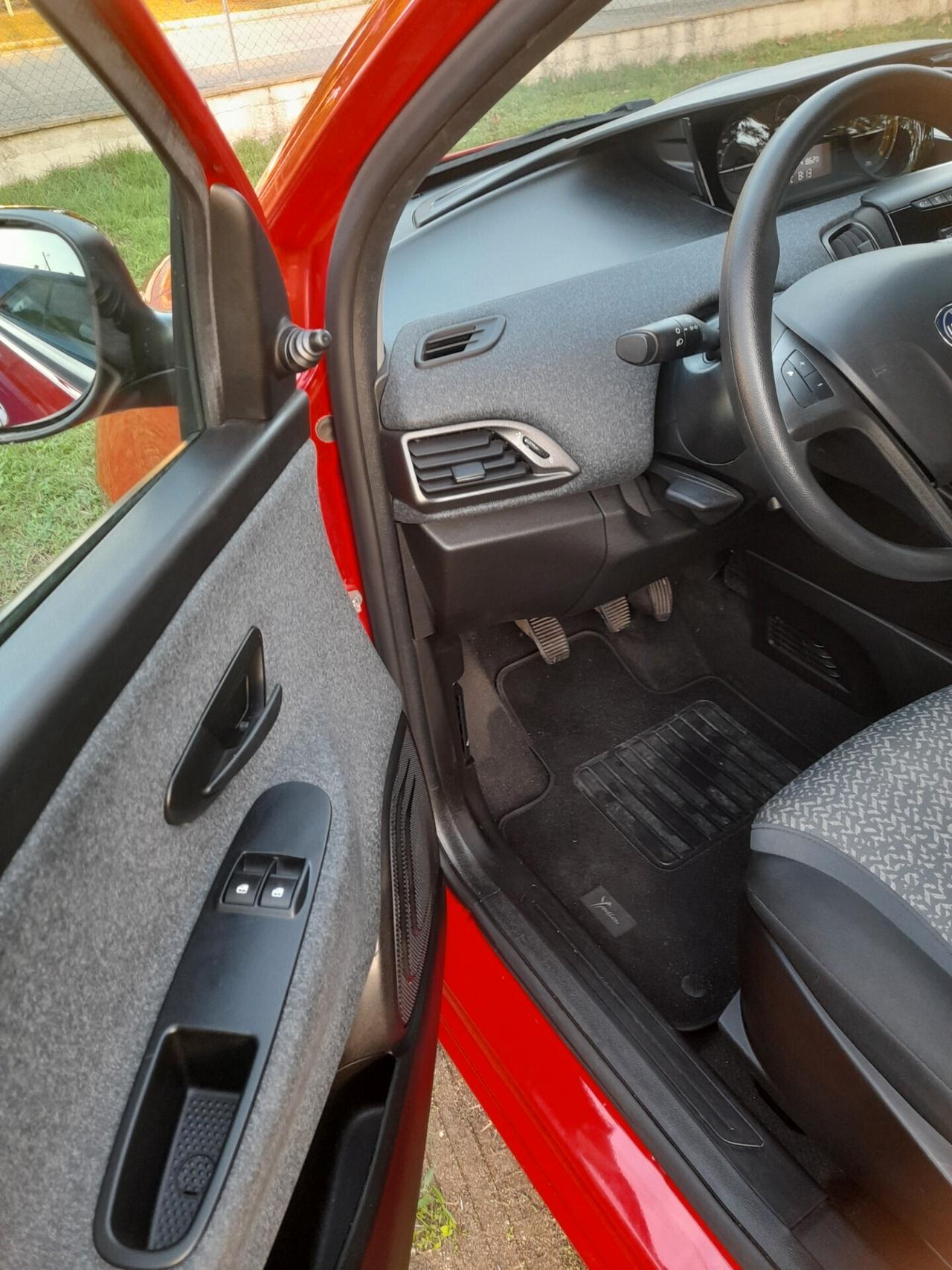Lancia Ypsilon 1.0 5 porte Hybrid PROMO