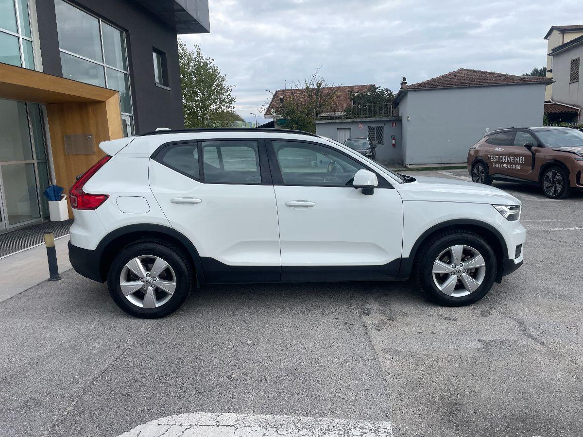 VOLVO - XC40 - T2 Momentum Core