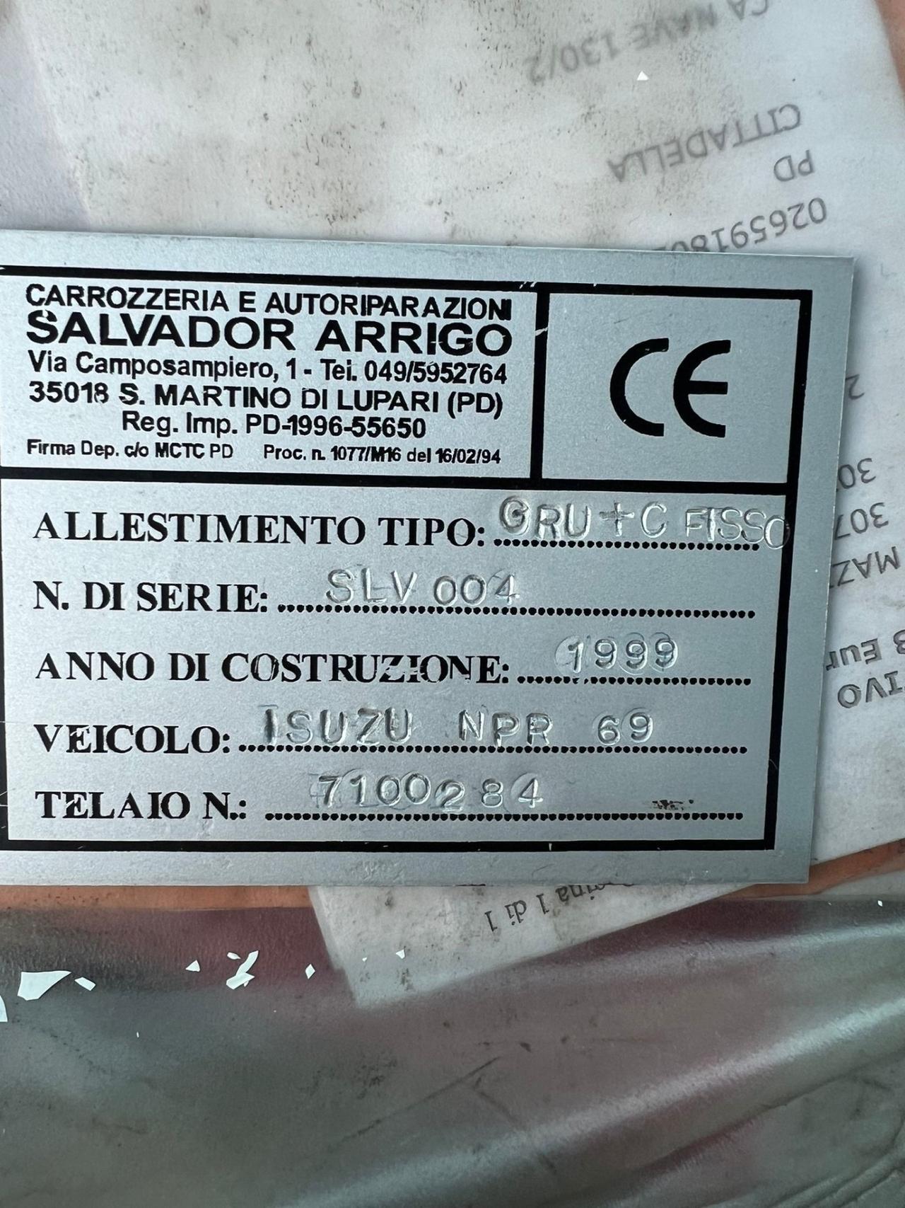 ISUZU CON GRU CASSONE FISSO