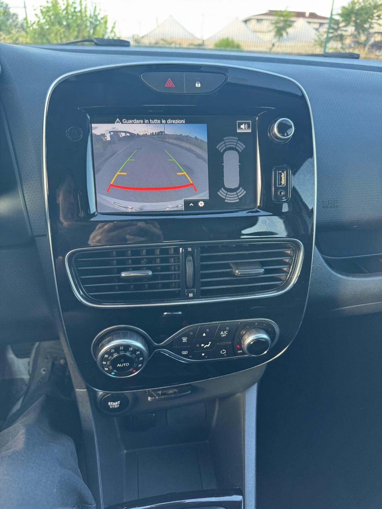 Renault Clio dCi 8V 75 CV 5 porte Moschino Life N 1 (autocarro)
