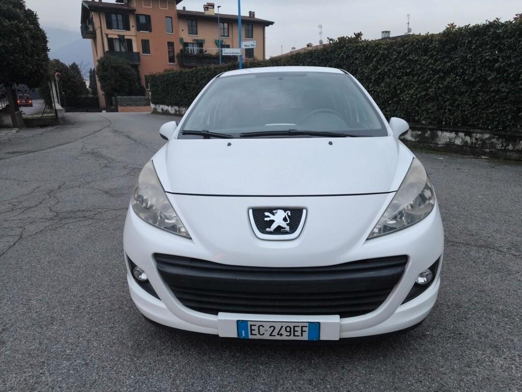 PEUGEOT 207 1,4 BENZINA- OK NEOPATENTATI