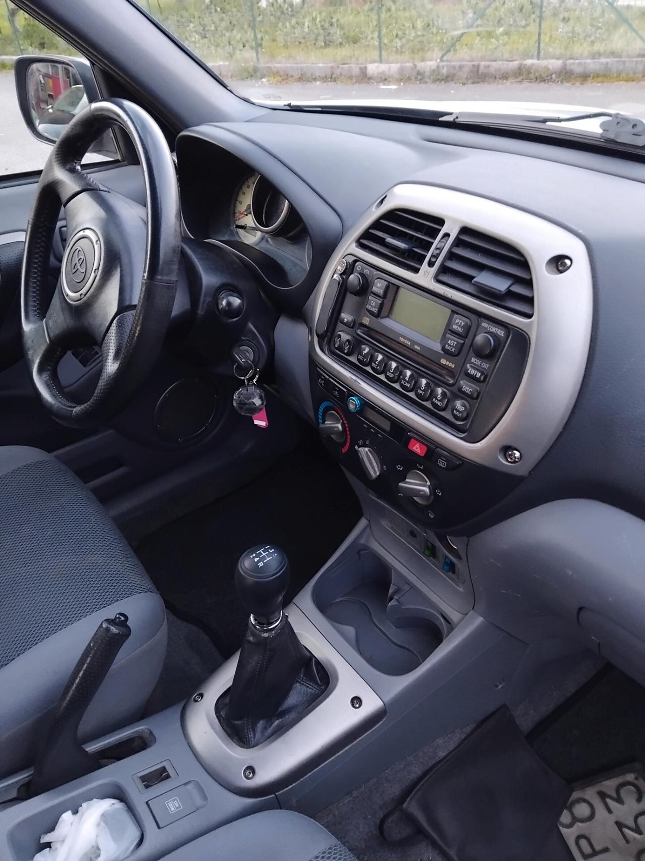 Toyota RAV 4 RAV4 2.0 Tdi D-4D cat 3 porte Sol
