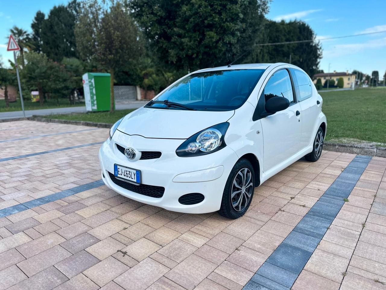 Toyota Aygo 1.0 12V VVT-i 5 porte Deep Ocean Connect