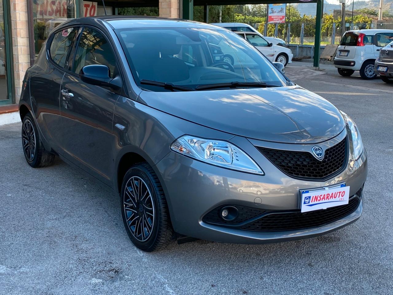 Lancia Ypsilon 1.0 FireFly 5 porte S&S Hybrid Ecochic Silver